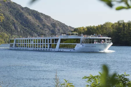 Picture of the Emerald Liberte cruise ship