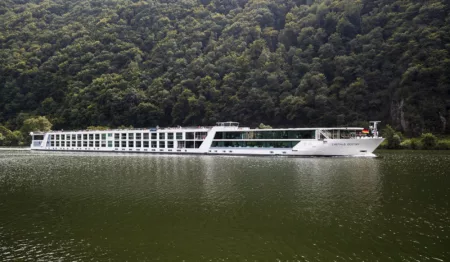 Picture of the Emerald Destiny cruise ship