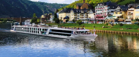 Picture of the Emerald Luna cruise ship