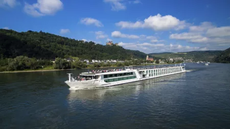 Picture of the Emerald Star cruise ship