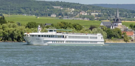 Picture of the MS Monet cruise ship