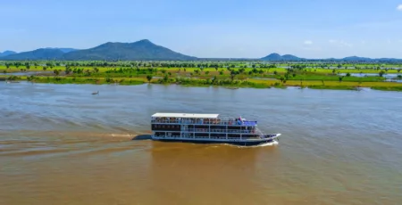 Picture of the Toum Tiou II cruise ship