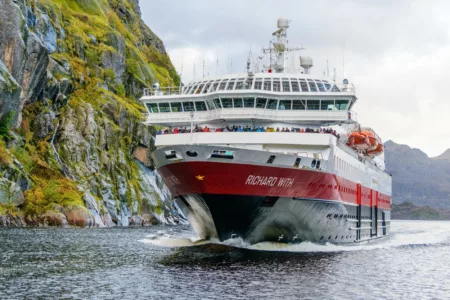 Picture of the MS Richard With cruise ship