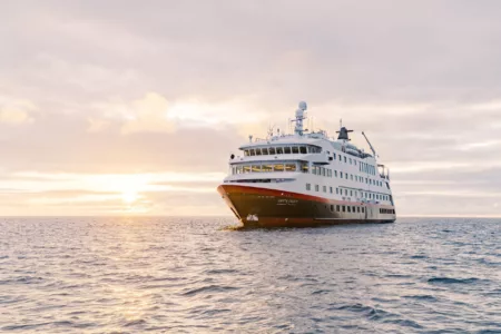 Picture of the Santa Cruz II cruise ship