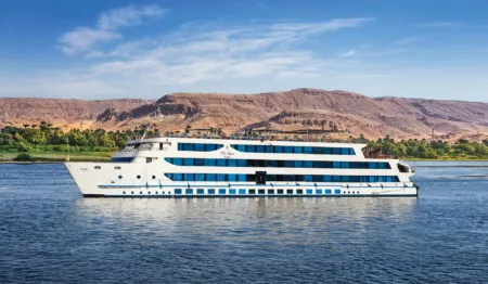 Picture of the Oberoi Zahra cruise ship