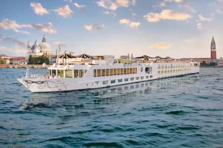 Picture of the S.S. La Venezia cruise ship