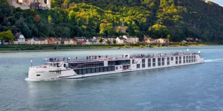 Picture of the S.S. Elisabeth cruise ship